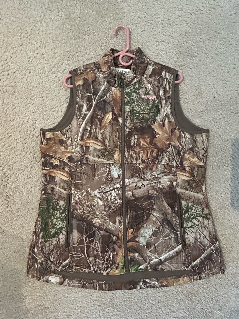 Magellan Outdoors Realtree-Style Camouflage Vest in Brown and Green